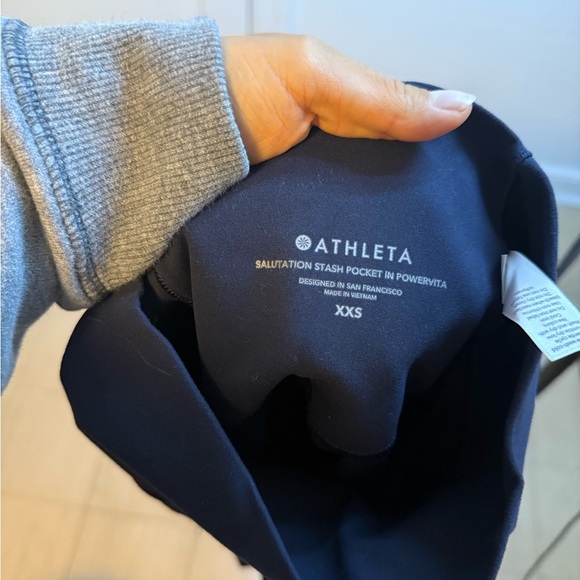 Athleta Navy Blue Salutation Stash High Rise Capri - Picture 6 of 6